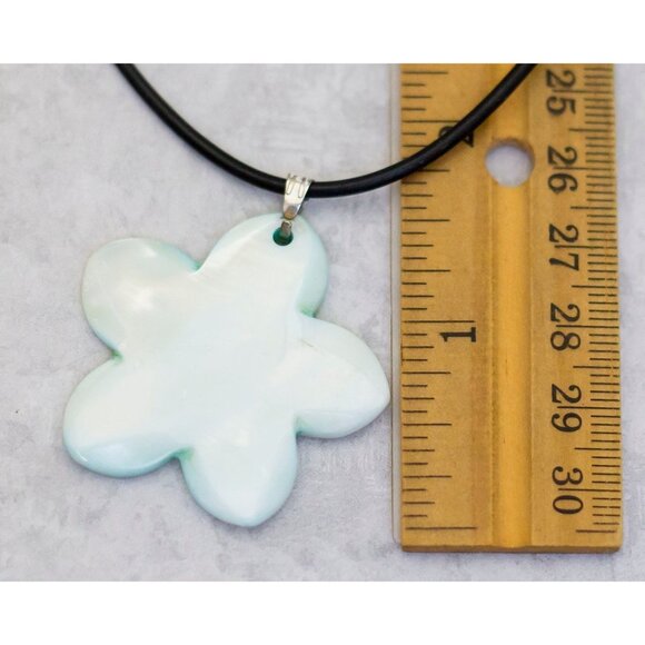 17 inch, Vintage Flower Periwinkle Mother of Pearl Cord Necklace - CO1 - Picture 3 of 3